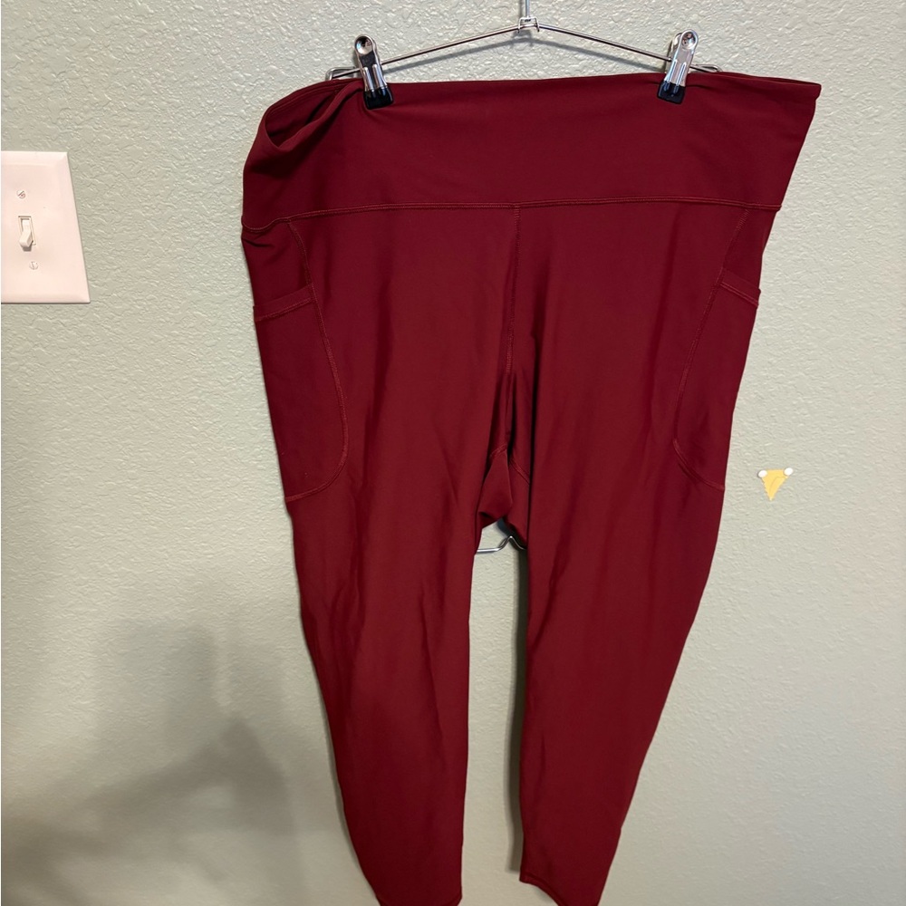 Old Navy Active High-Rise Leggings in Deep Red